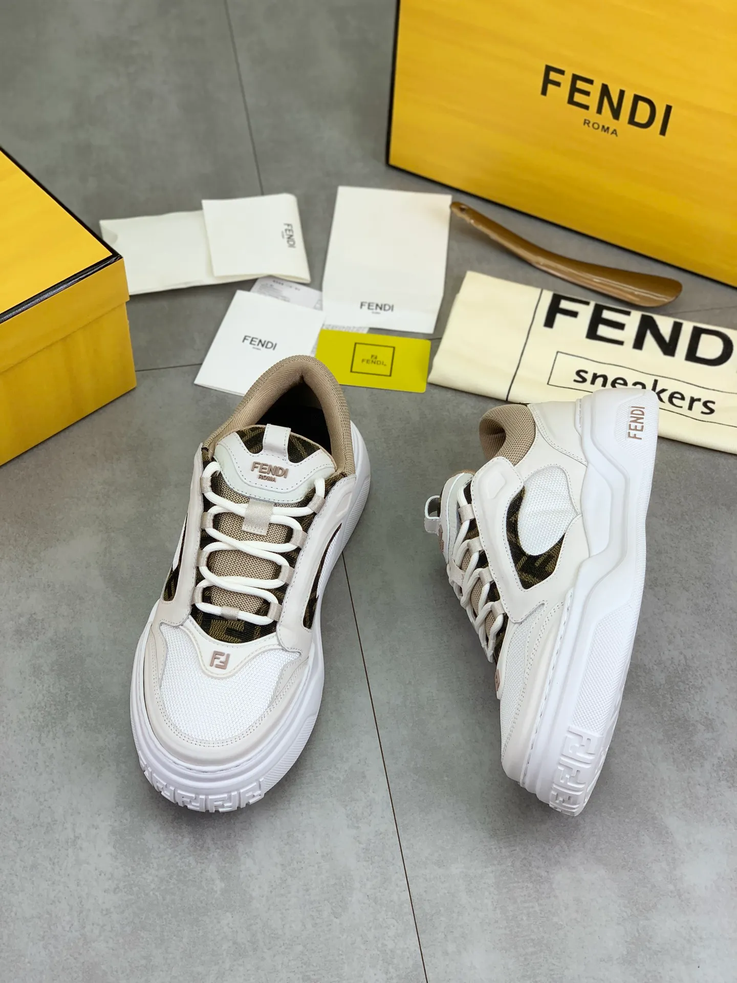 Men's Men's Shoes 💰P740 New Style 💰💎💎💎Summer Hot Style [FENDI Fendi] Top Version 🆕New slip-on sneakers, wavy soles engraved with original words. Embossed Fendi Flow lettering on the heel. The upper is made of high-end calfskin and breathable materials. Original lining with tone-on-tone details decorated with innovative handcrafting techniques. Ultra-light and wear-resistant TPU and IP foam soles, overall lightweight and comfortable. Size:39-44 (38 45 can be customized)
